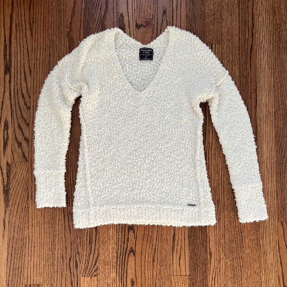 Abercrombie & Fitch Ivory V-Neck Off the Shoulder Sweater XS